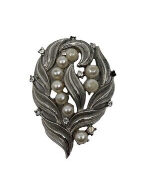 Trifari Silver Tone Faux Pearl Rhinestone Leaf Brooch Pin Costume Jewelry READ